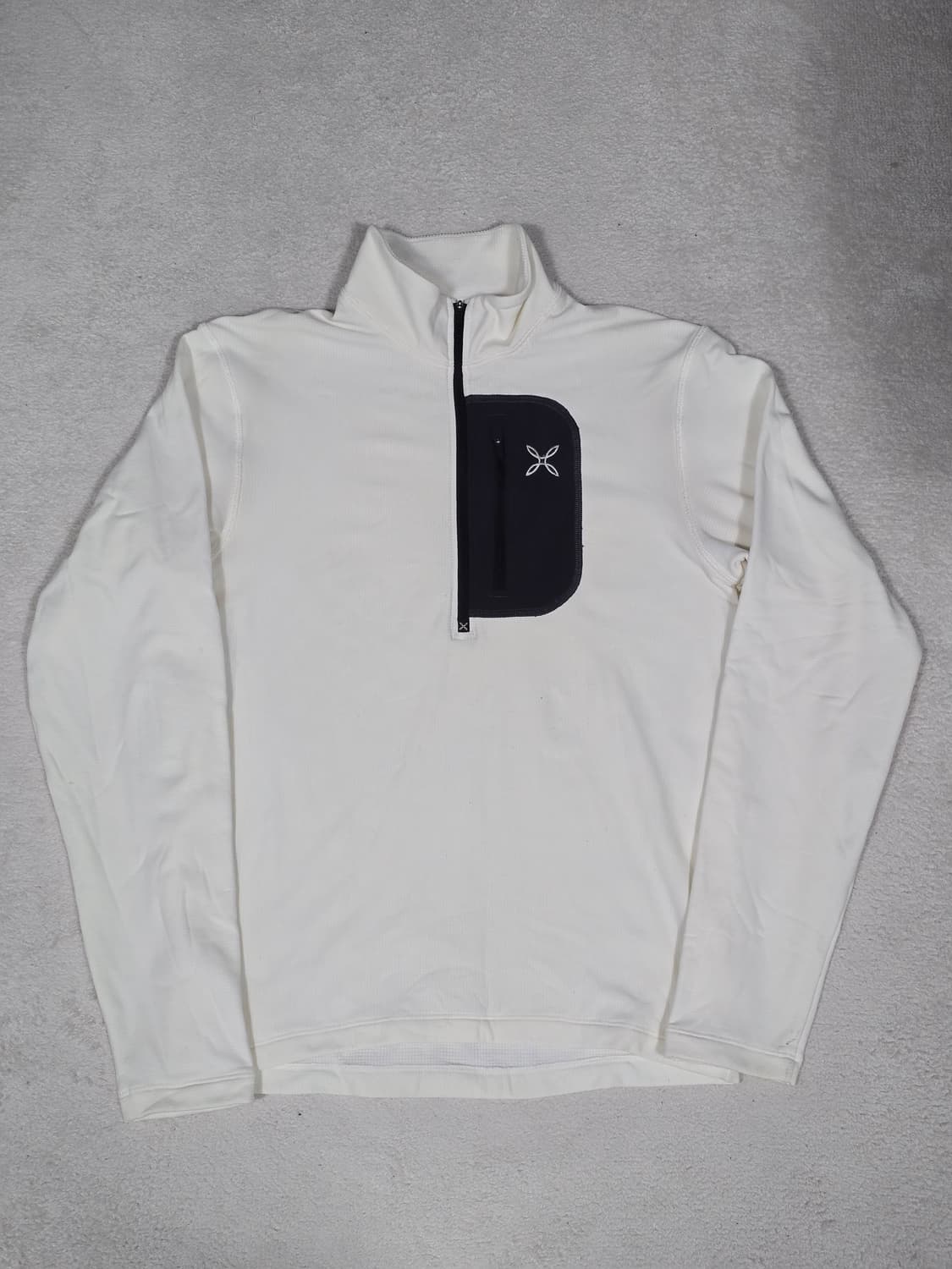 몬츄라 화이트 하프집업 포켓 스웨트셔츠 M사이즈 상품이미지1