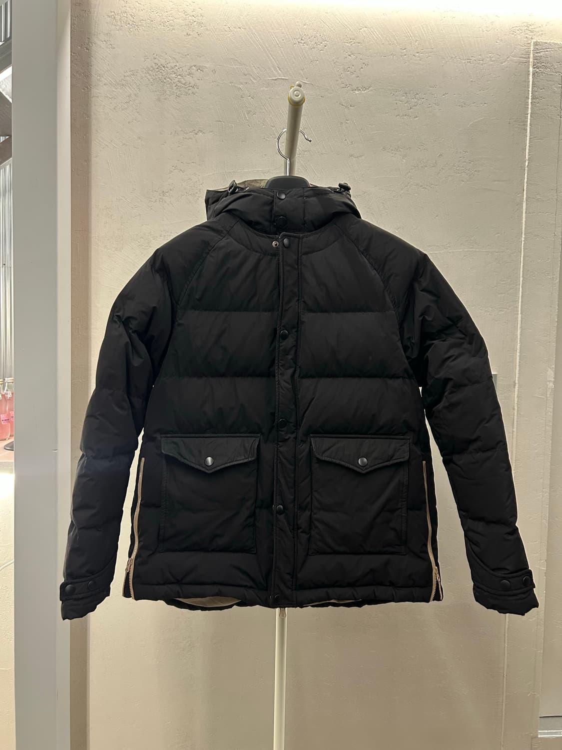 weslow X Beaker 위슬로우 비이커 블랙 후드 패딩 점퍼 상품이미지2