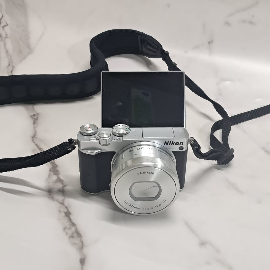 A급 Nikon1 J5 미러리스 바디 / 10-30mm 렌즈 상품이미지1