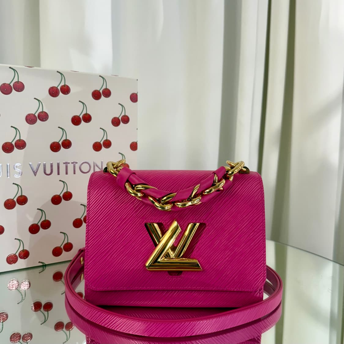 루이비통 에피 트위스트 백 상품이미지1