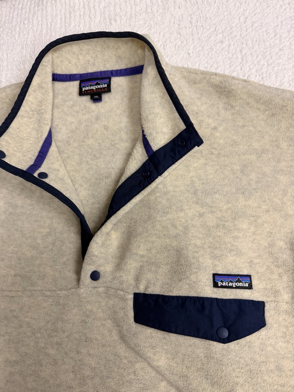 파타고니아 신칠라 스냅-티 플리스 하프집 베이지/네이비 상품이미지2