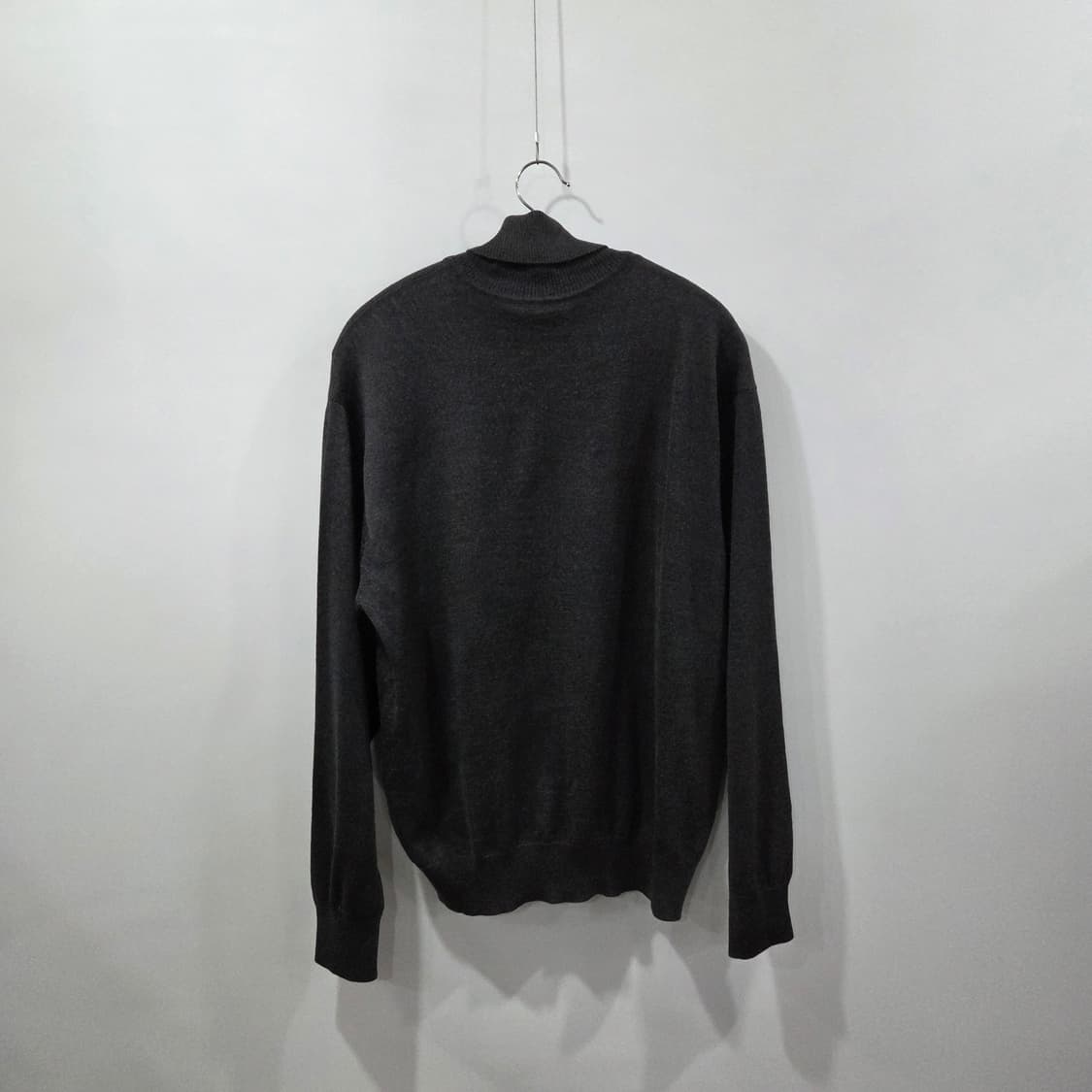 입생로랑 터틀넥 니트 다크그레이 105 상품이미지4