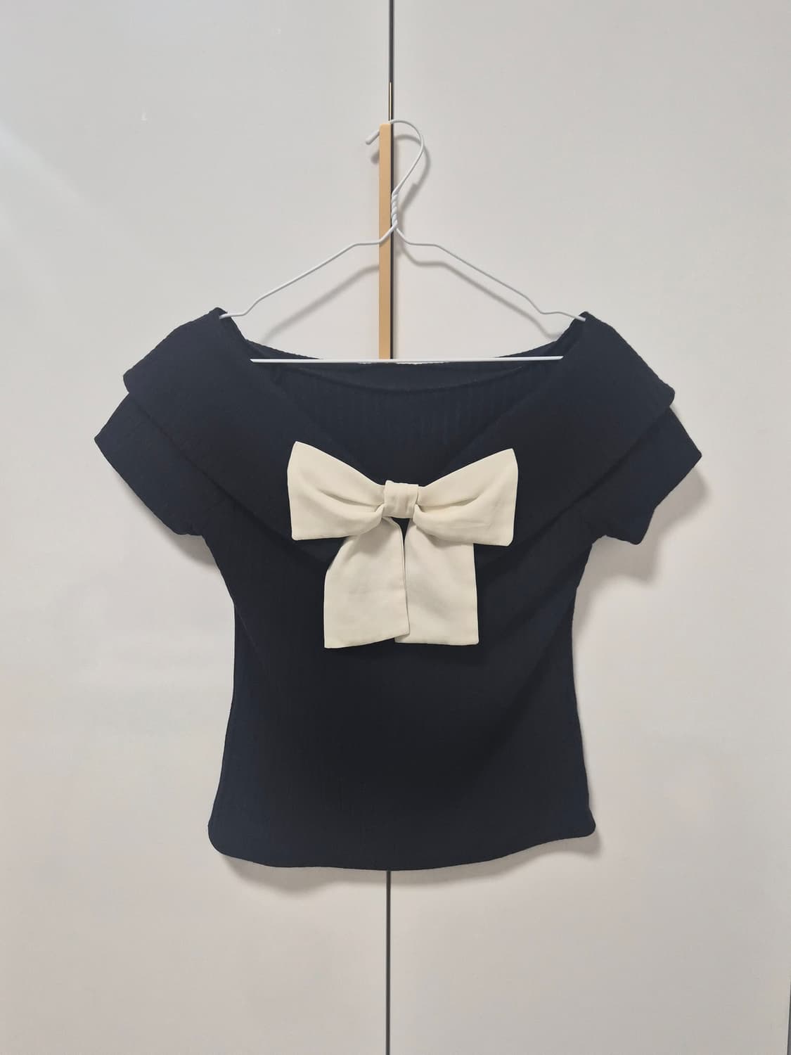 Ribbon point knit off shoulder 상품이미지1