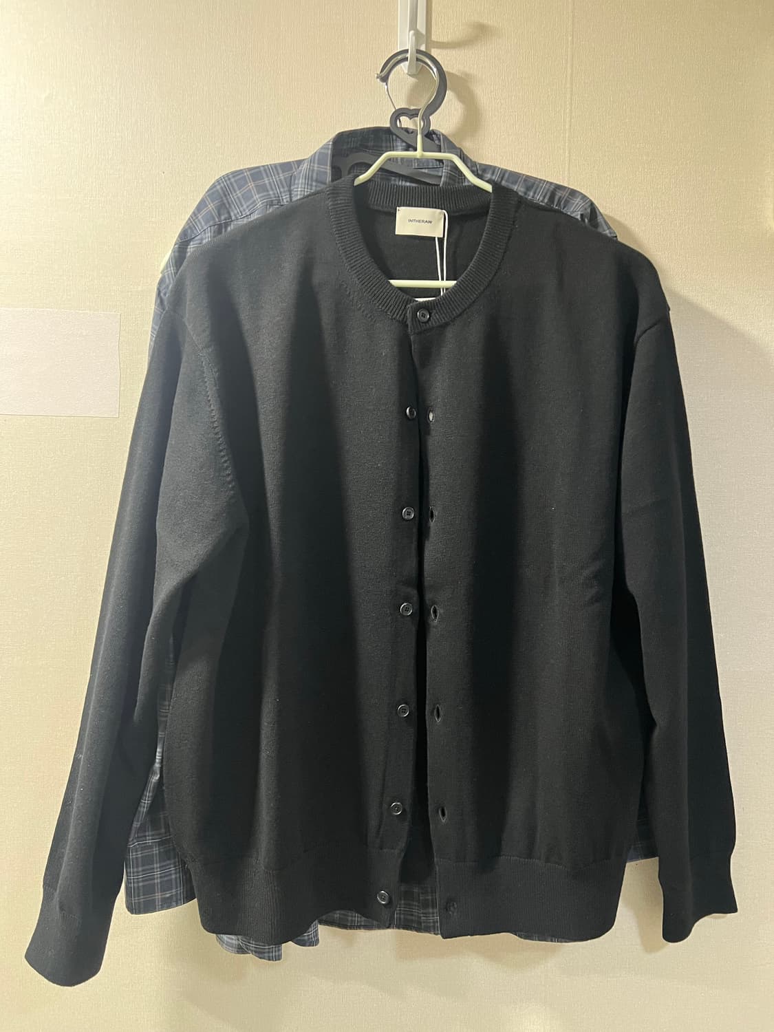 인더로우 WOOL SILK CREW KNIT CARDIGAN 상품이미지2