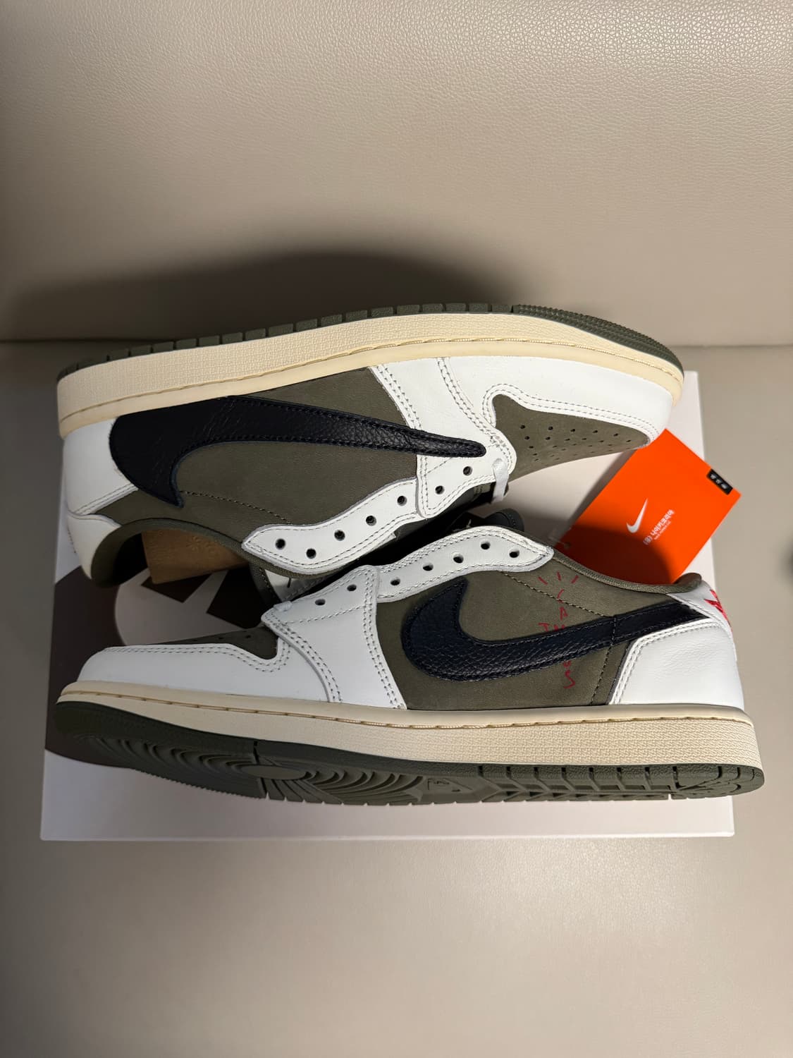 나이키 조던1 로우 스캇 올리브 260 상품이미지2