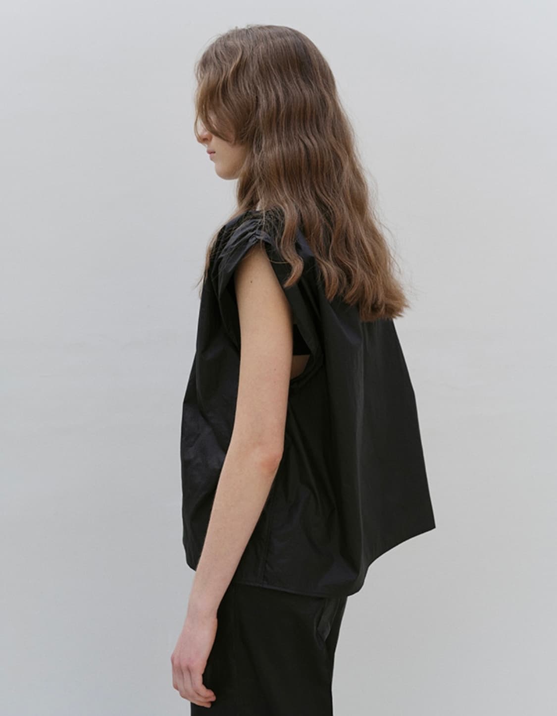 SCARF SHIRRING SLEEVELESS TOP_BLACK 상품이미지5