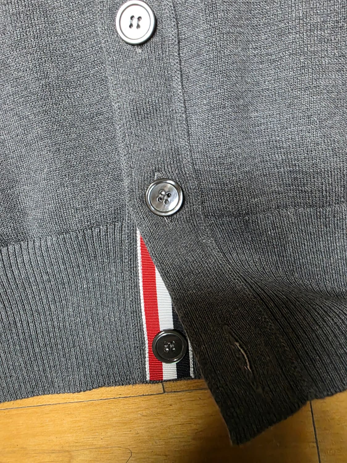 [2,새상품급]25ss 톰브라운 밀라노스티치 가디건 상품이미지5