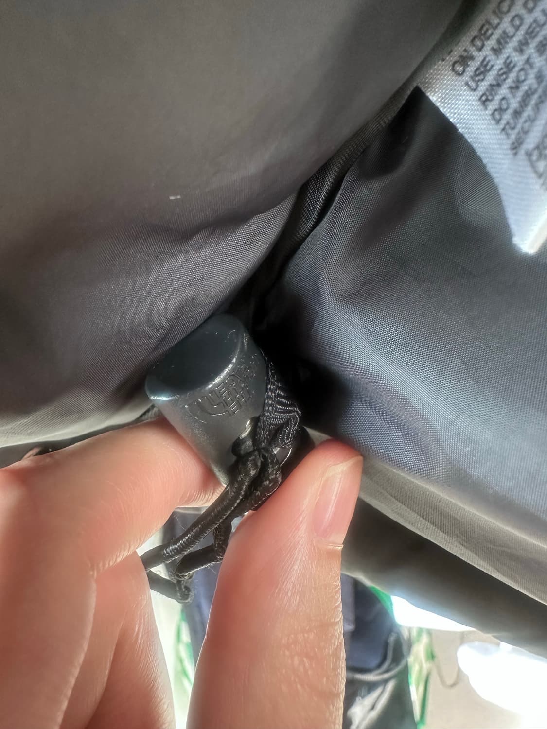 노스페이스 700 패딩 눕시 블랙 센터 로고 상품이미지2