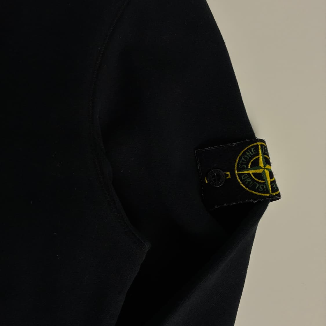 Stone island 스톤 아일랜드 블랙 와펜 맨투맨 상품이미지3