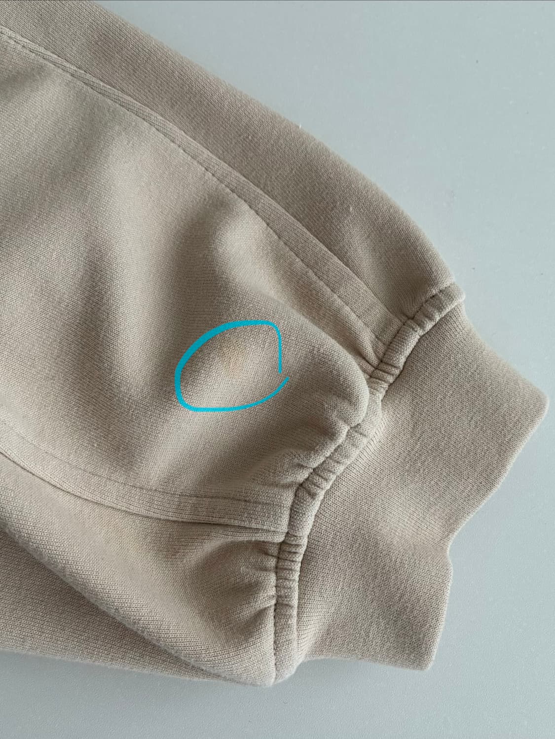 82-94-160) 한섬 오즈세컨 브이넥 크롭 맨투맨 베이지 상품이미지5