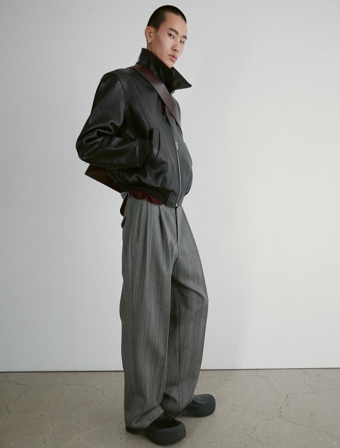 렉토 24FW 브로큰 헤링본 투턱 와이드핏 팬츠 그레이 상품이미지1