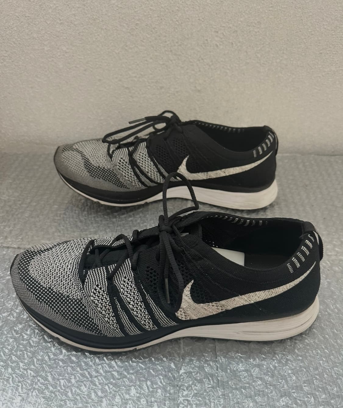 나이키 플라이니트 트레이너 275 검/흰 상품이미지3