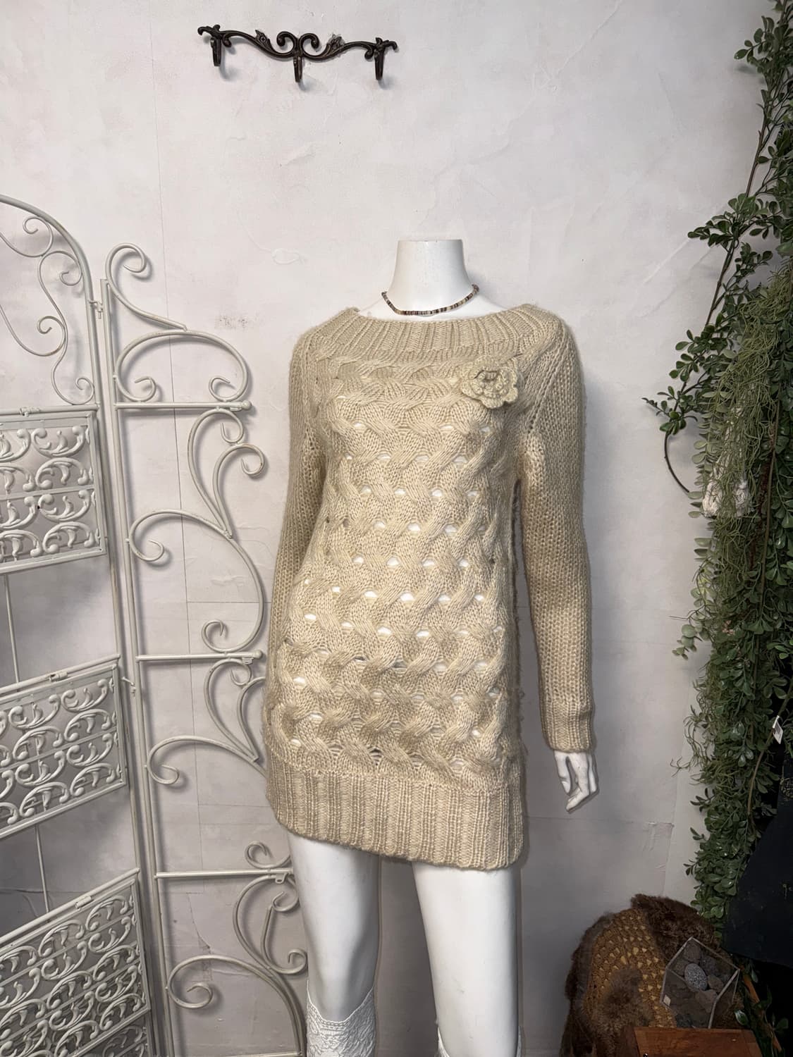 Beige flower corsage twist knit ops 상품이미지1