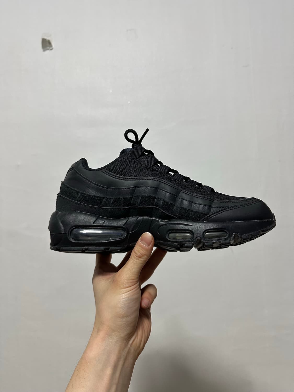 나이키 에어맥스95 에센셜 트리플 블랙 상품이미지3