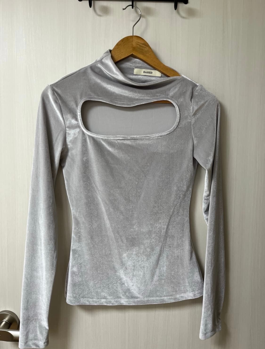 데어드 컷아웃 탑 상품이미지1