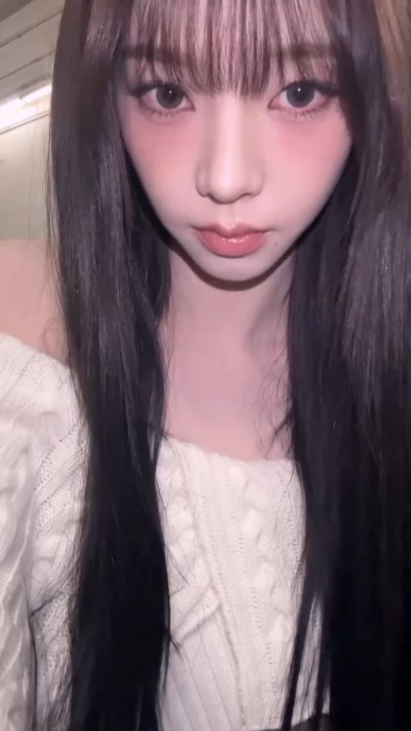 카리나착용 폴리수엠 오프숄더니트 상품이미지3