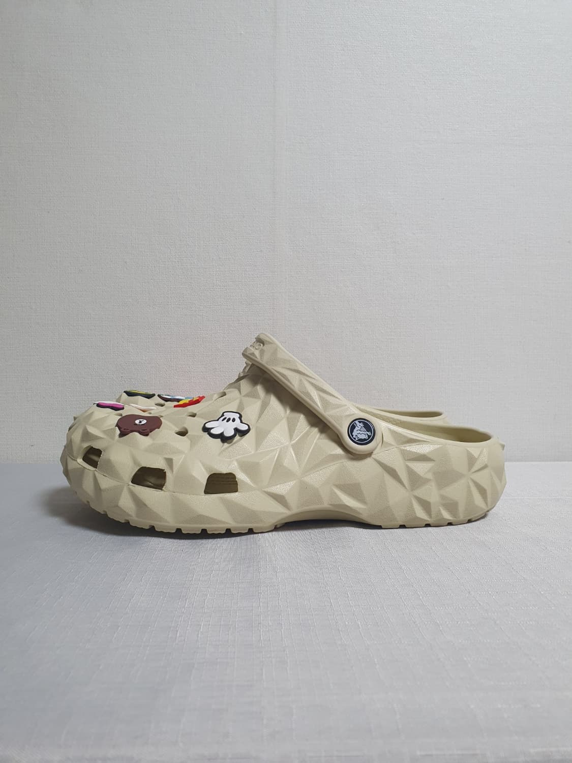 270mm 크록스 클래식 지오메트릭 클로그 베이지 M9 상품이미지1