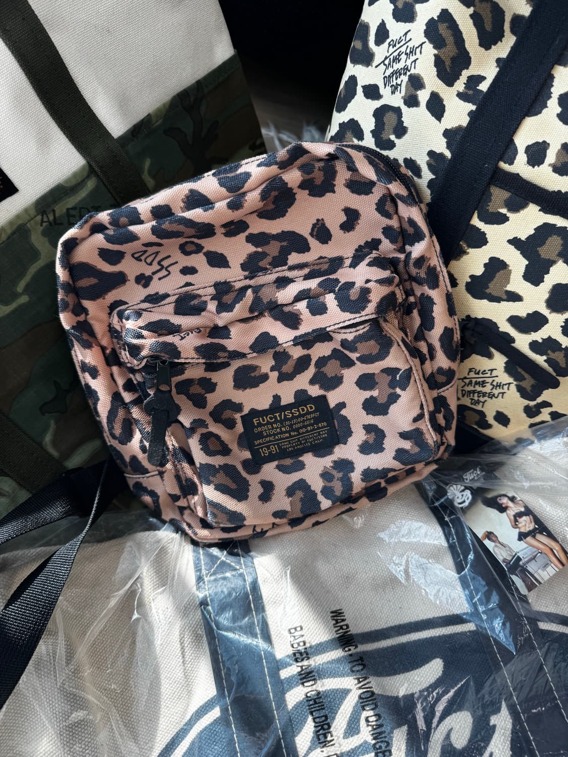 퍽트 FUCT SSDD 레오파드 미니 숄더백 상품이미지2