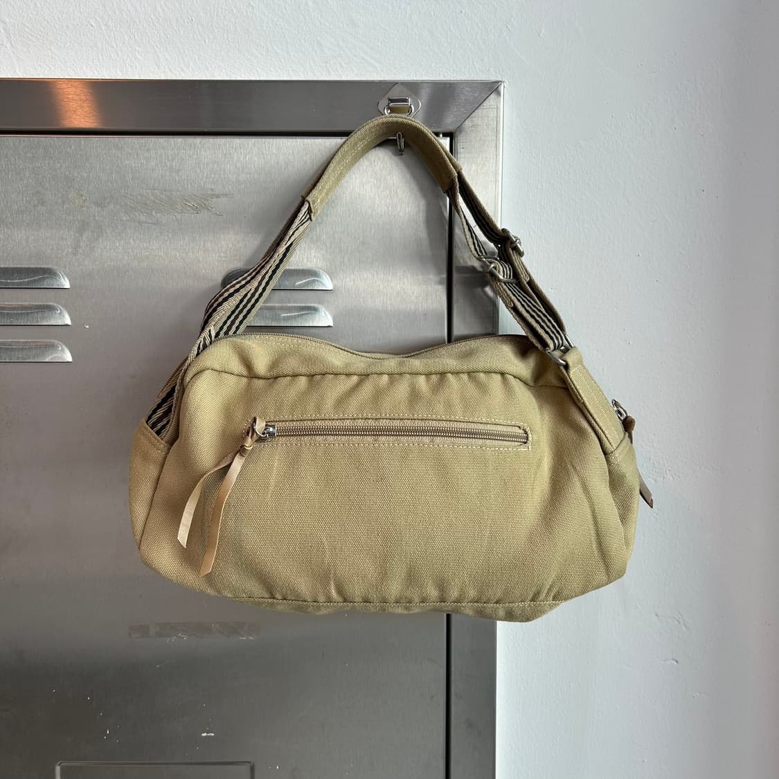 아디다스 베이지 포켓 숄더 상품이미지8