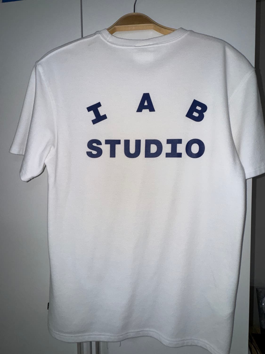 IAB STUDIO 흰색 반팔 티셔츠 상품이미지2