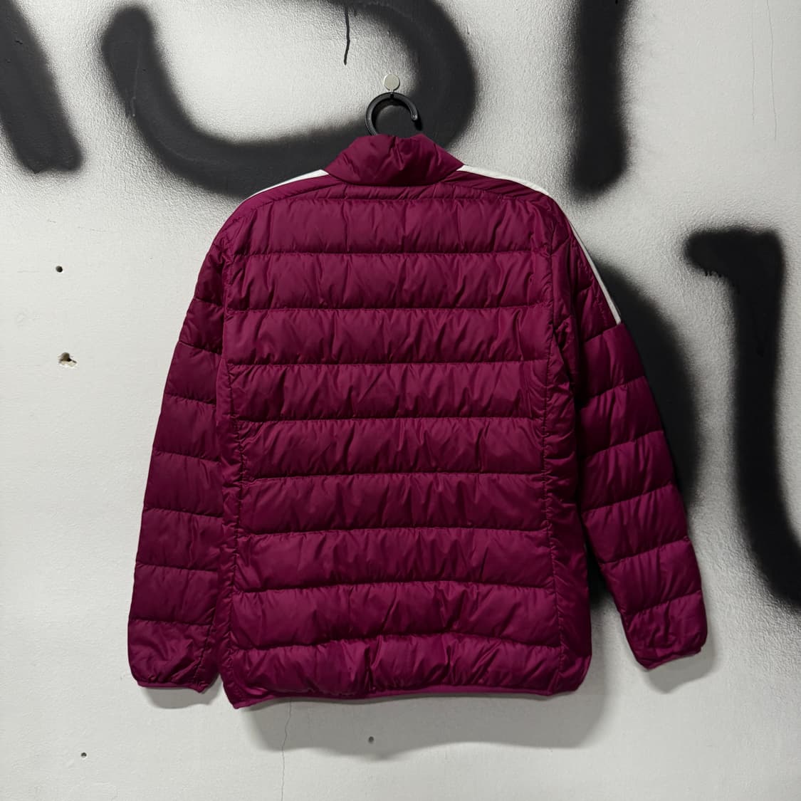 아디다스 라인 디테일 삼선 경량 패딩 상품이미지2