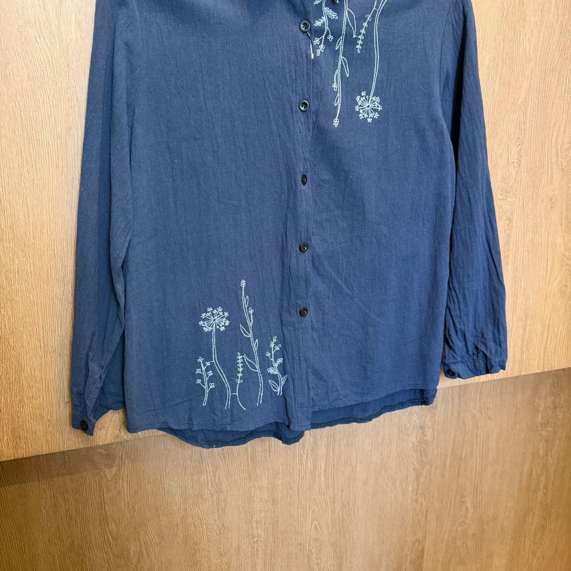 빈티지 코튼 셔츠 플라워 자수 패턴 디테일 레귤러핏 네이비 상품이미지4