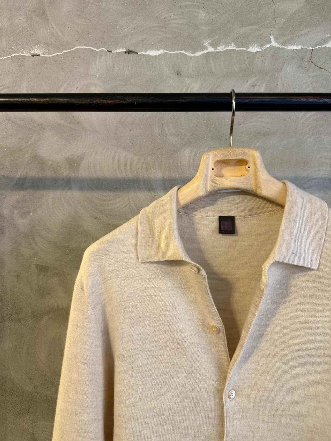 이올로 오픈칼라넥 니트 100 상품이미지2