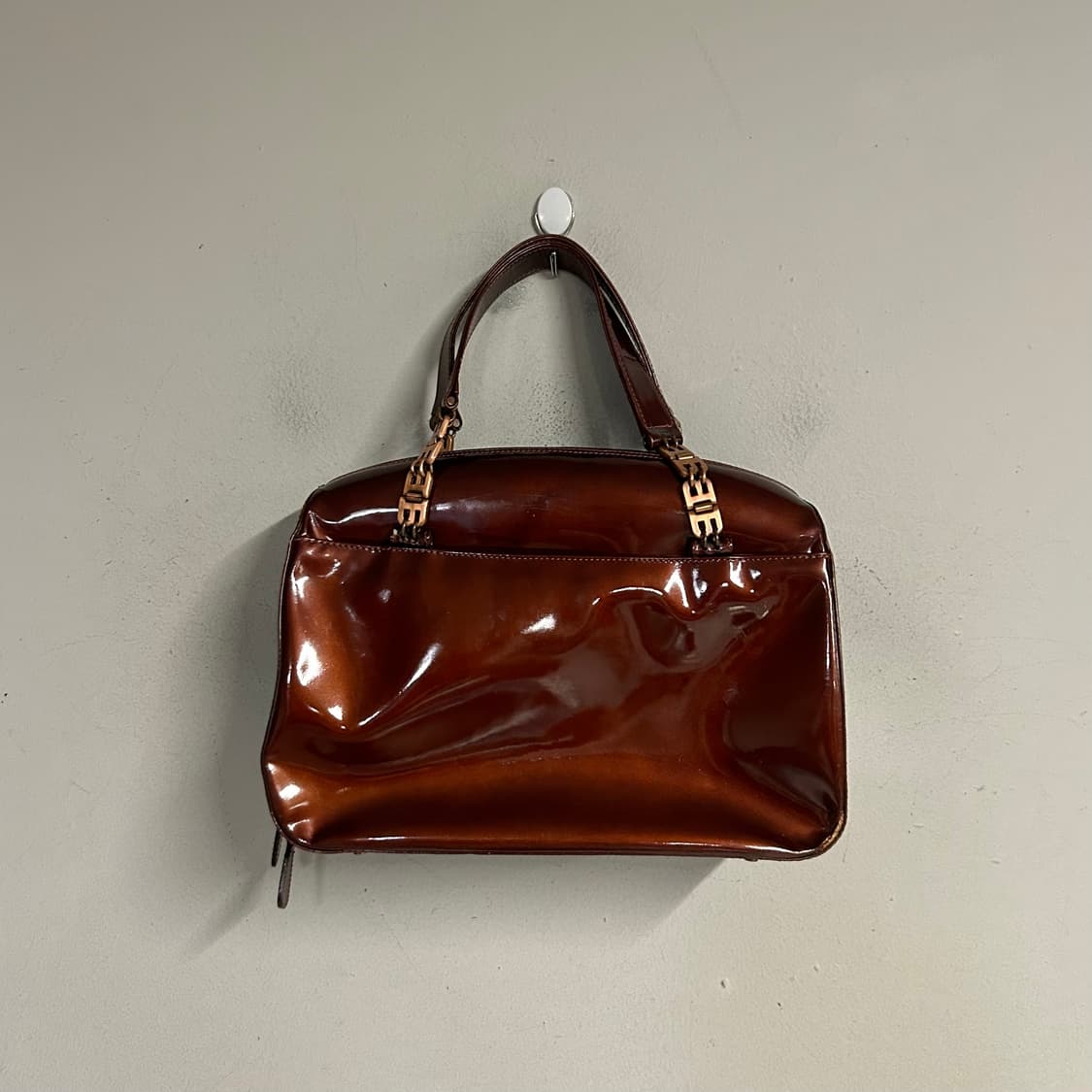 BALLY enamel handbag shiny brown 상품이미지4