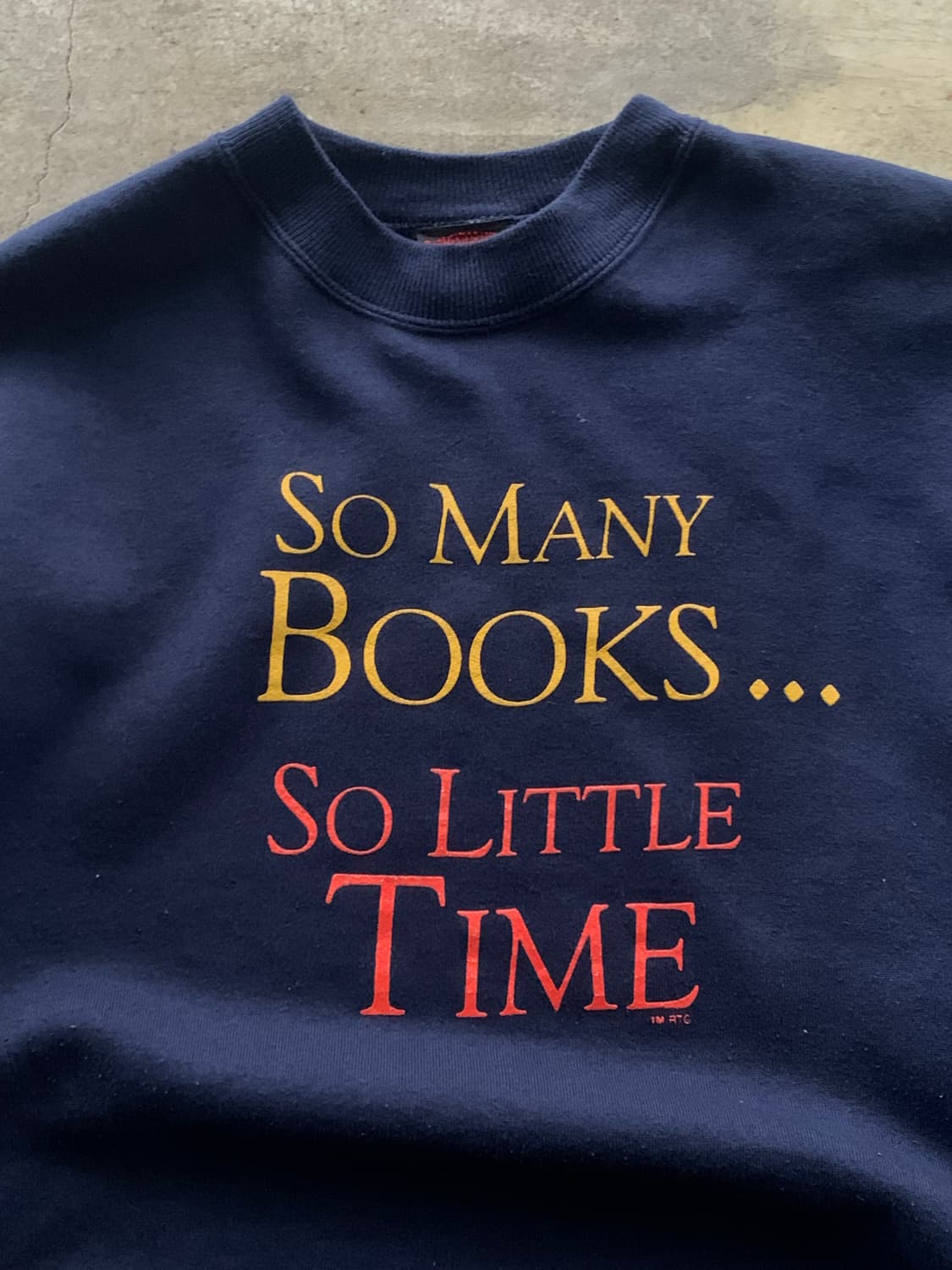 90s SO MANY BOOKS… SO LITTLE TIME 스웻셔츠 상품이미지2