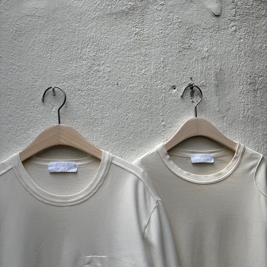 스톤아일랜드 고스트피스 화이트 뱃지 플리티드 스웻셔츠 상품이미지8