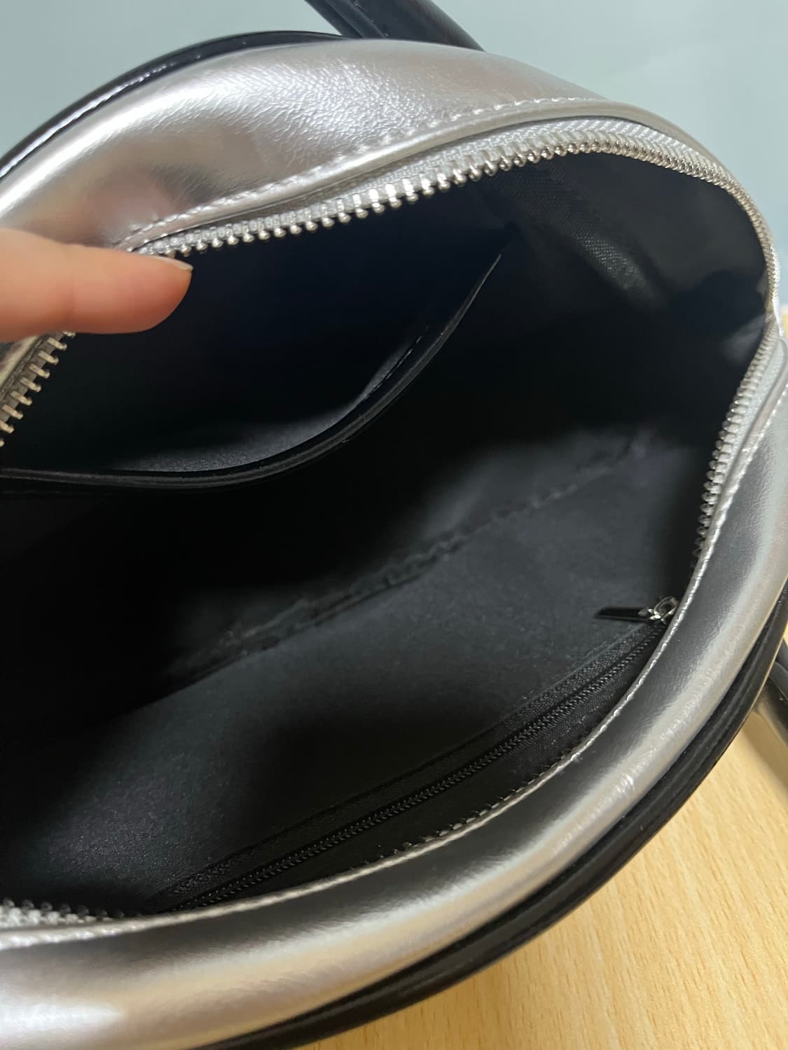 실버색 숄더백 상품이미지2