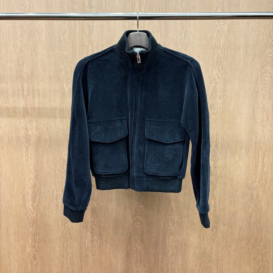 랑방 하이넥 집업 자켓 클래식 미니멀 벨벳 원단 니트 시보리 디테일 블랙 상품이미지2