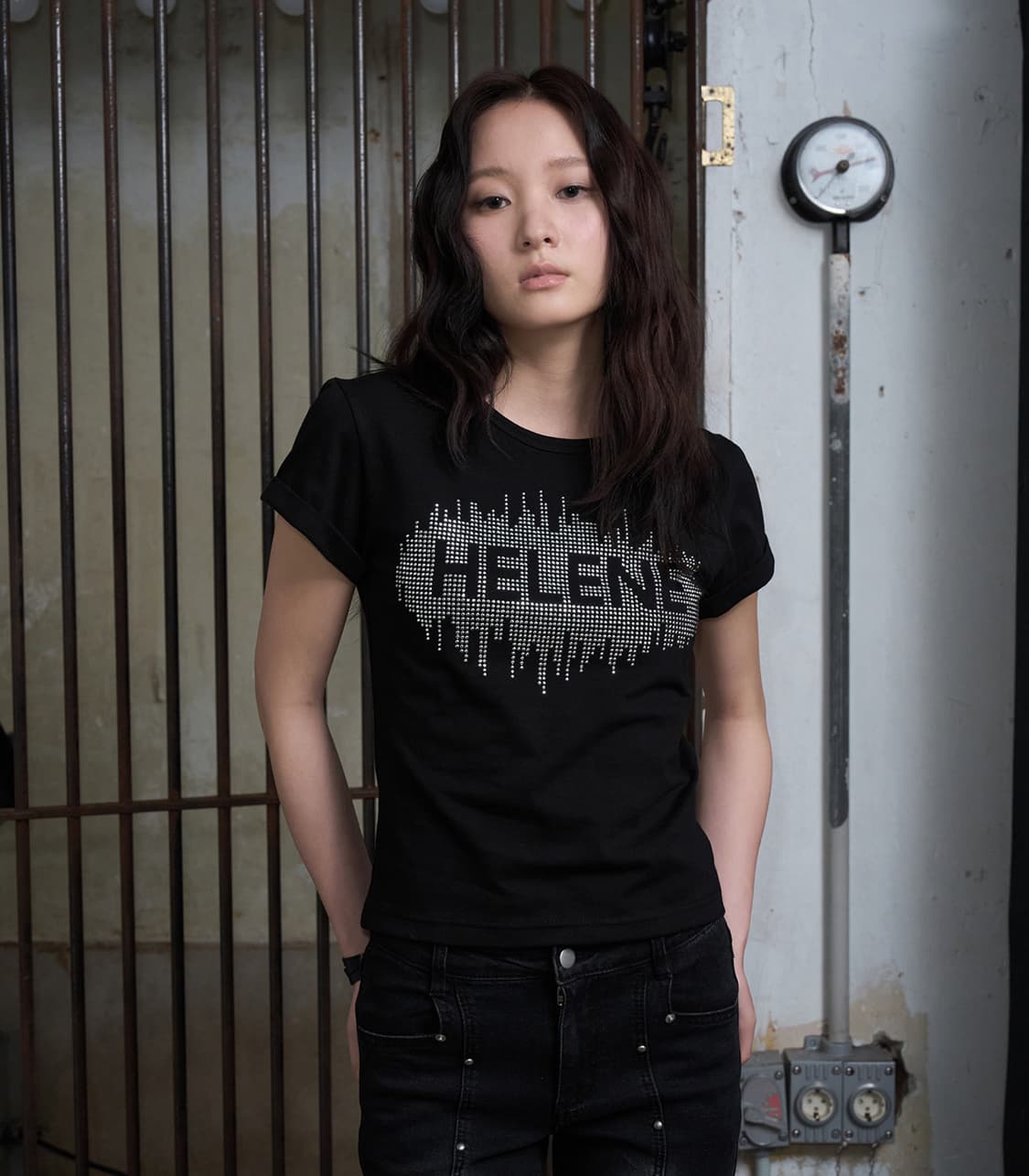 헬레네파리스 스터드 아플리케 하프 티셔츠 블랙 상품이미지2