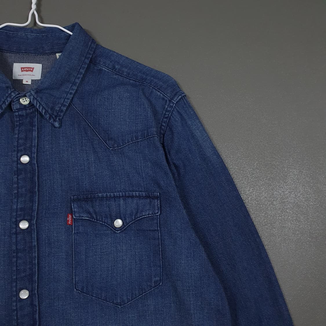 M) 리바이스 신형 클래식 웨스턴 포켓 버튼 스탠다드 청셔츠 중청 상품이미지2
