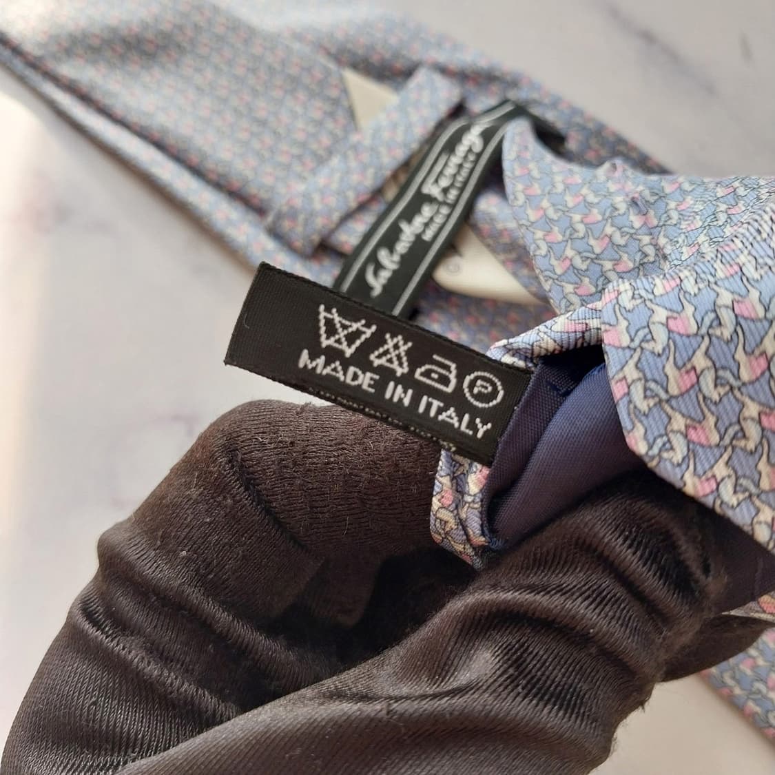 페라가모 실크 블루 강아지 패턴 넥타이 8.1cm B등급 K1919
 상품이미지10