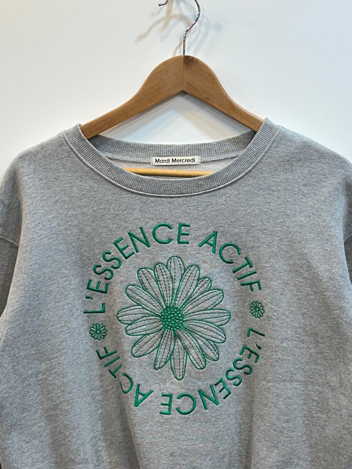 마르디메크르디 플라워 자수 맨투맨  상품이미지2