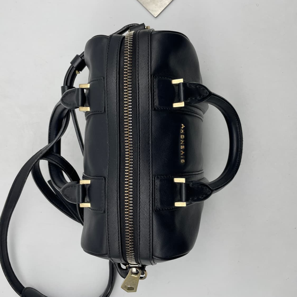 지방시 루크레치아 미니 보스턴 백 상품이미지9