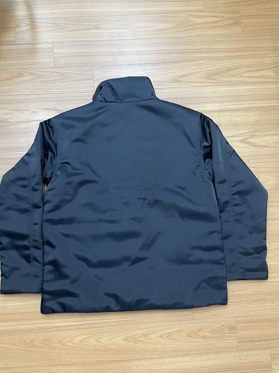 블랙 색상 나이키 바람막이 점퍼 M사이즈입니다. 겉감, 안감 모두 폴리에 상품이미지3