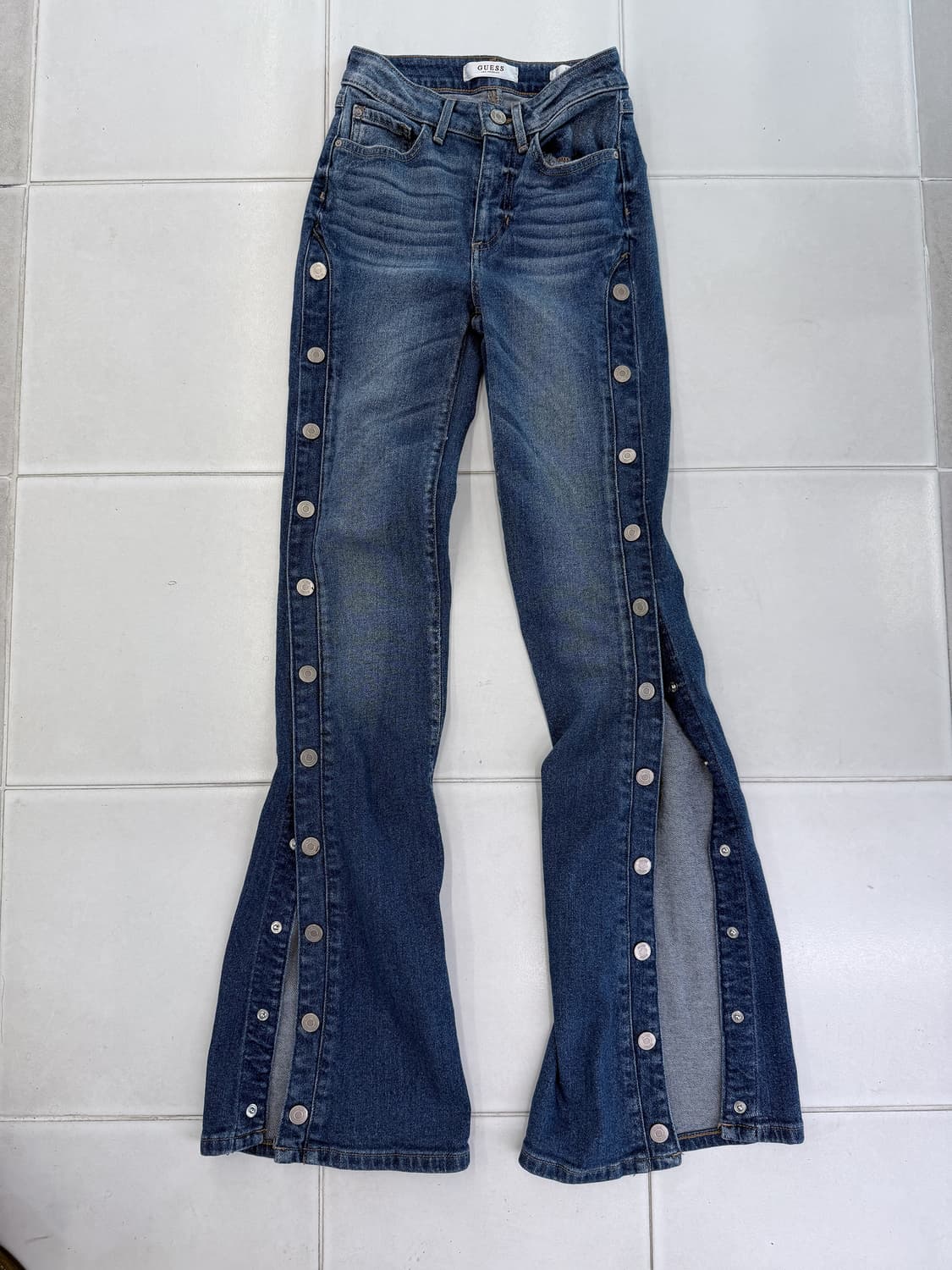 GUESS 상품이미지1