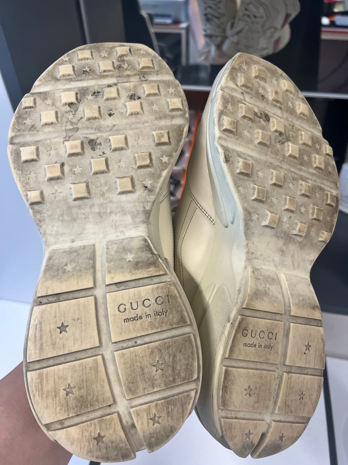 구찌 백화점 정품 라이톤 띠로고 265사이즈 스니커즈 아이보리 50087 상품이미지5