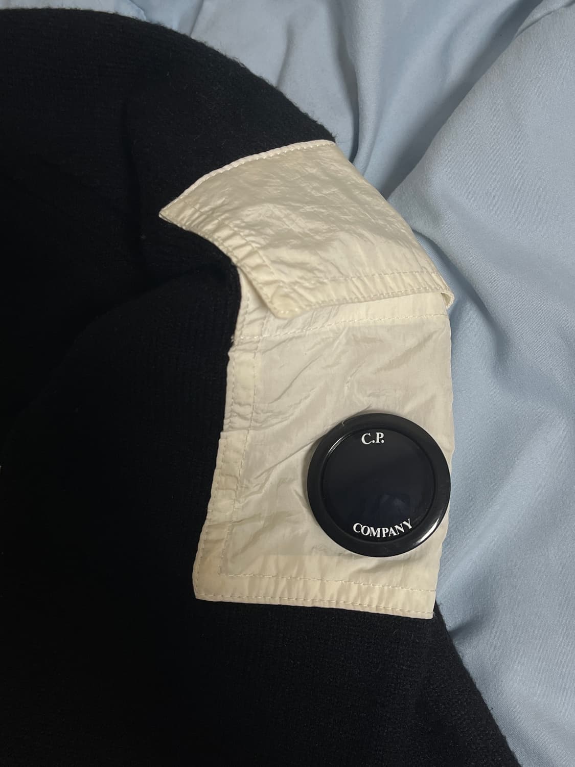 C.P. Company의 매력적인 블랙 집업 니트 100사이즈 상품이미지3