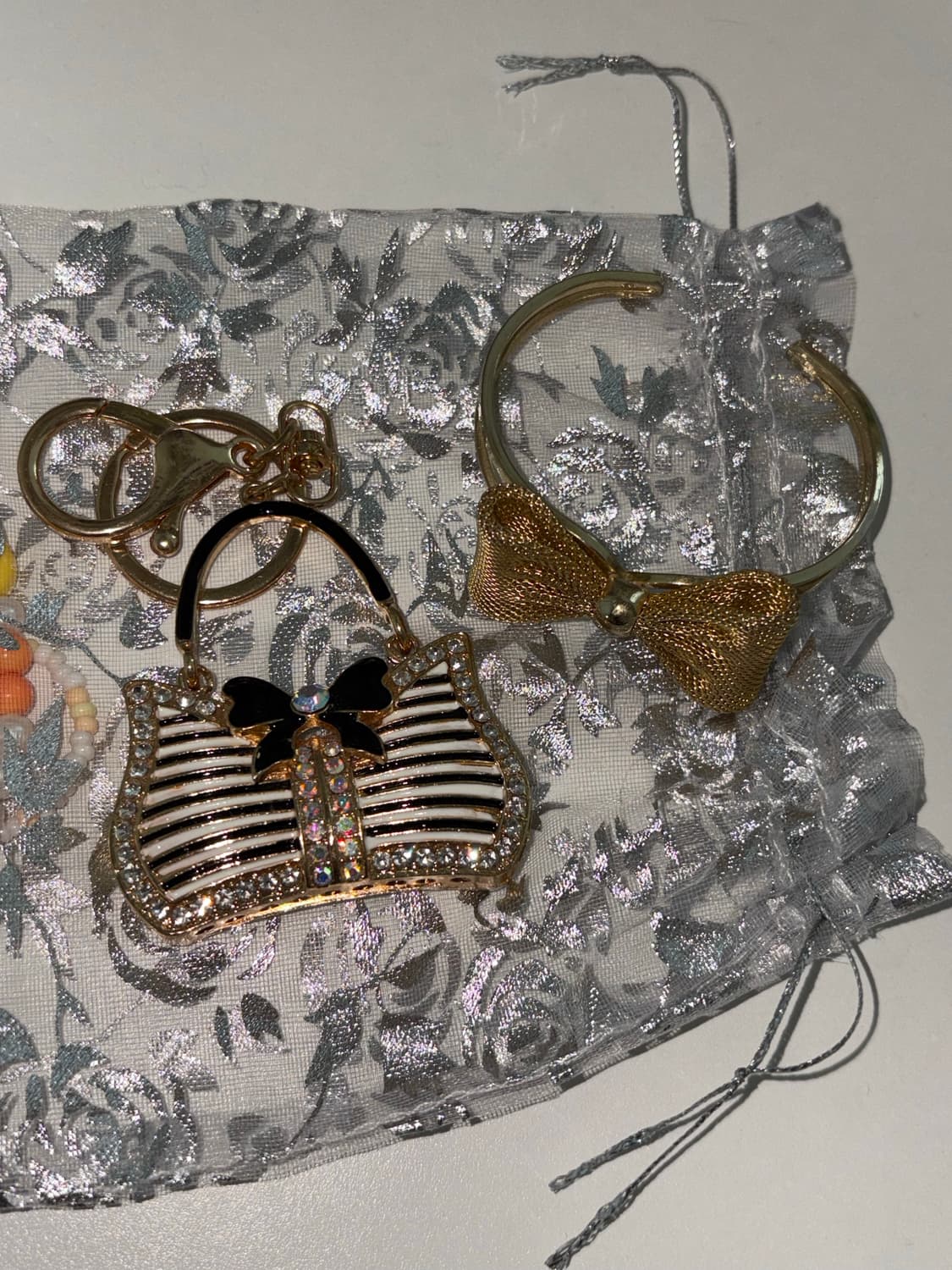 히메갸루 골드큐빅리본팔찌+ 블랙리본가방키링 상품이미지1