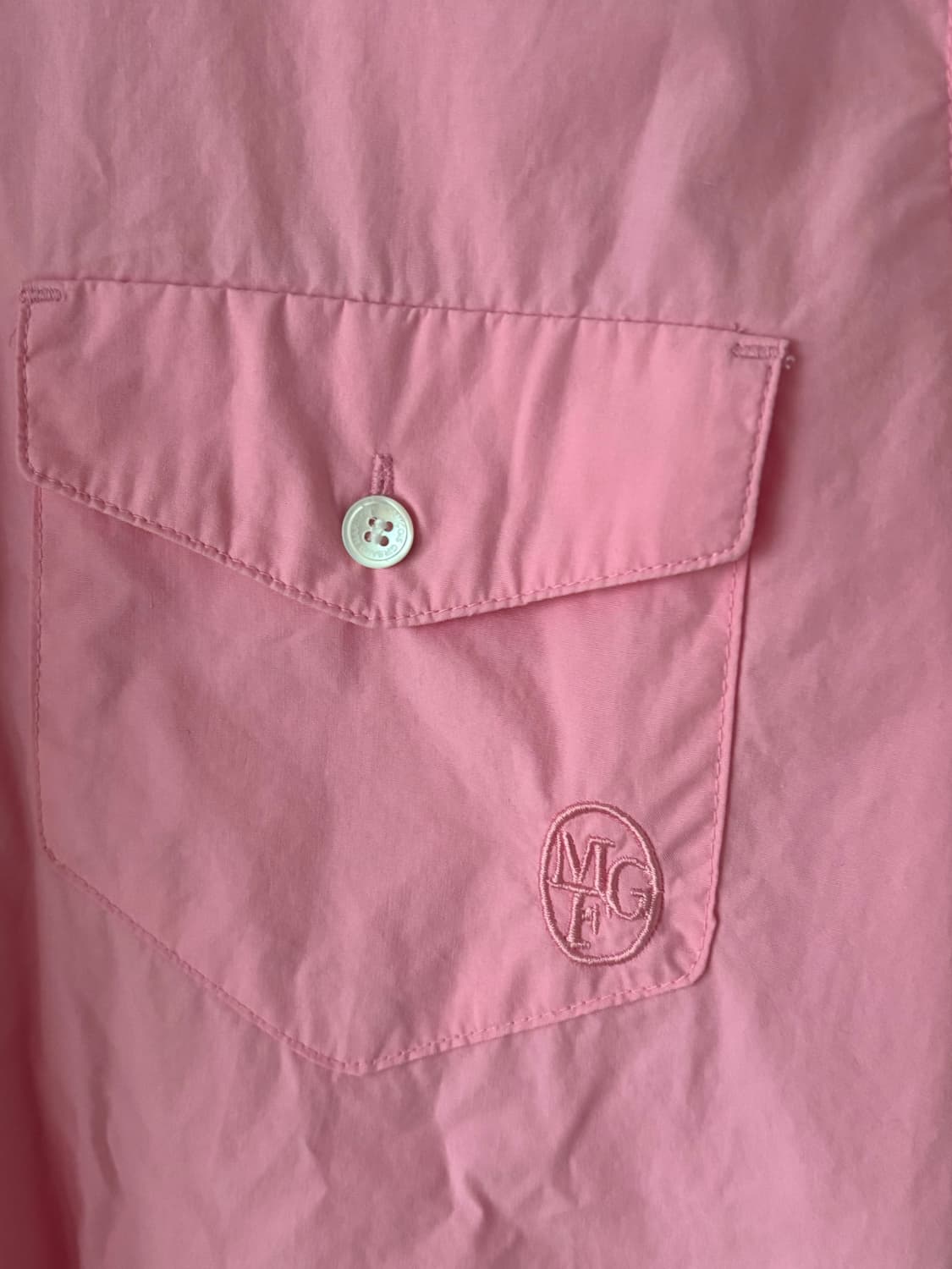 마리떼 프랑소와 저버 핑크 반팔 셔츠 M사이즈입니다. 쨍한 핑크색이 아니 상품이미지3