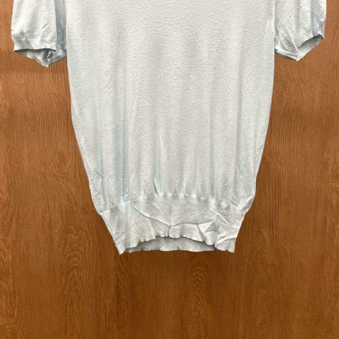 꾸레쥬 반팔 니트 라운드넥 리브드 커프스 헴 무지 디테일 라이트 블루 상품이미지5