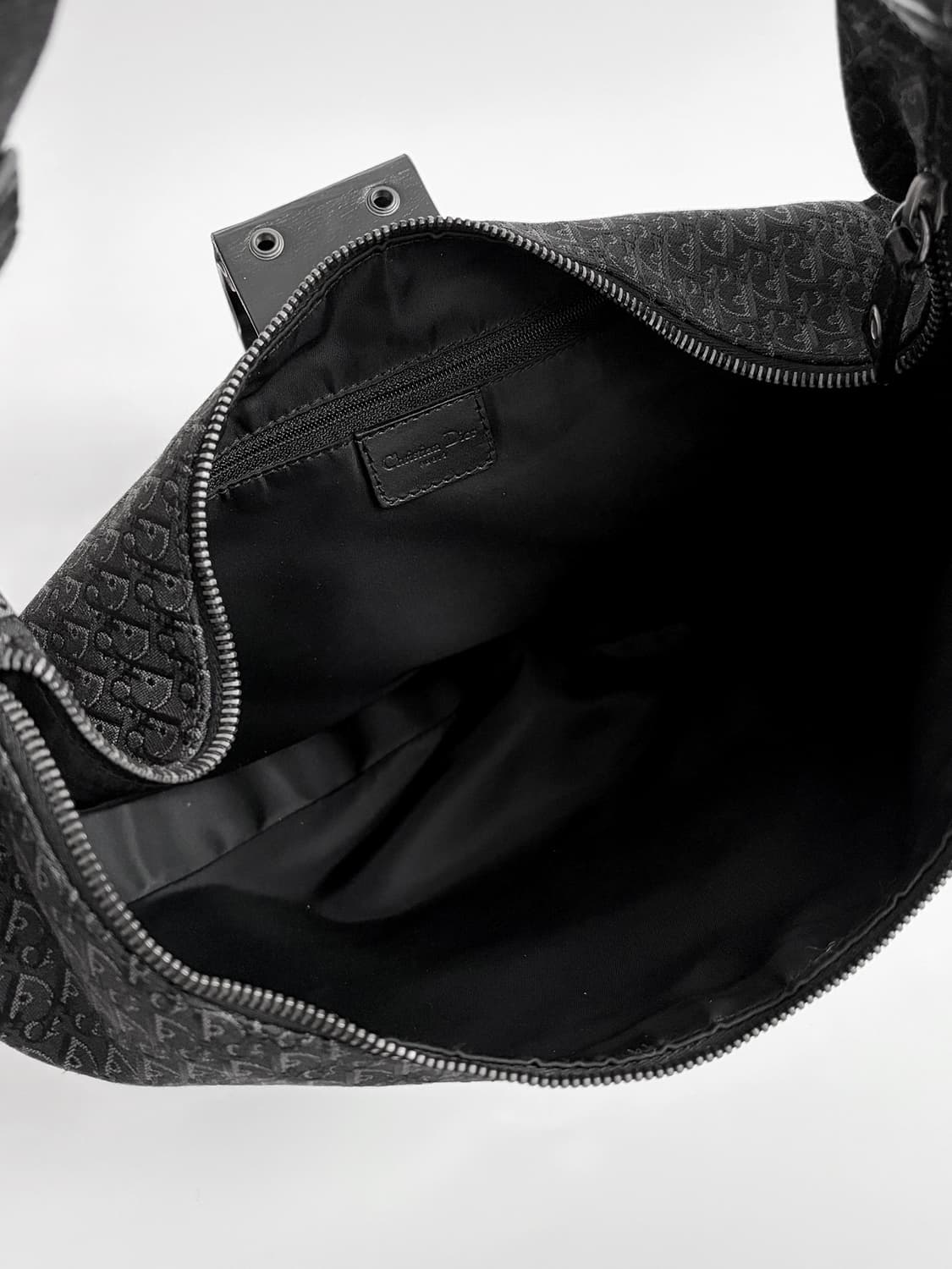 디올 오블리크 스트릿 시크 하프문백 판매합니다. 상품이미지6