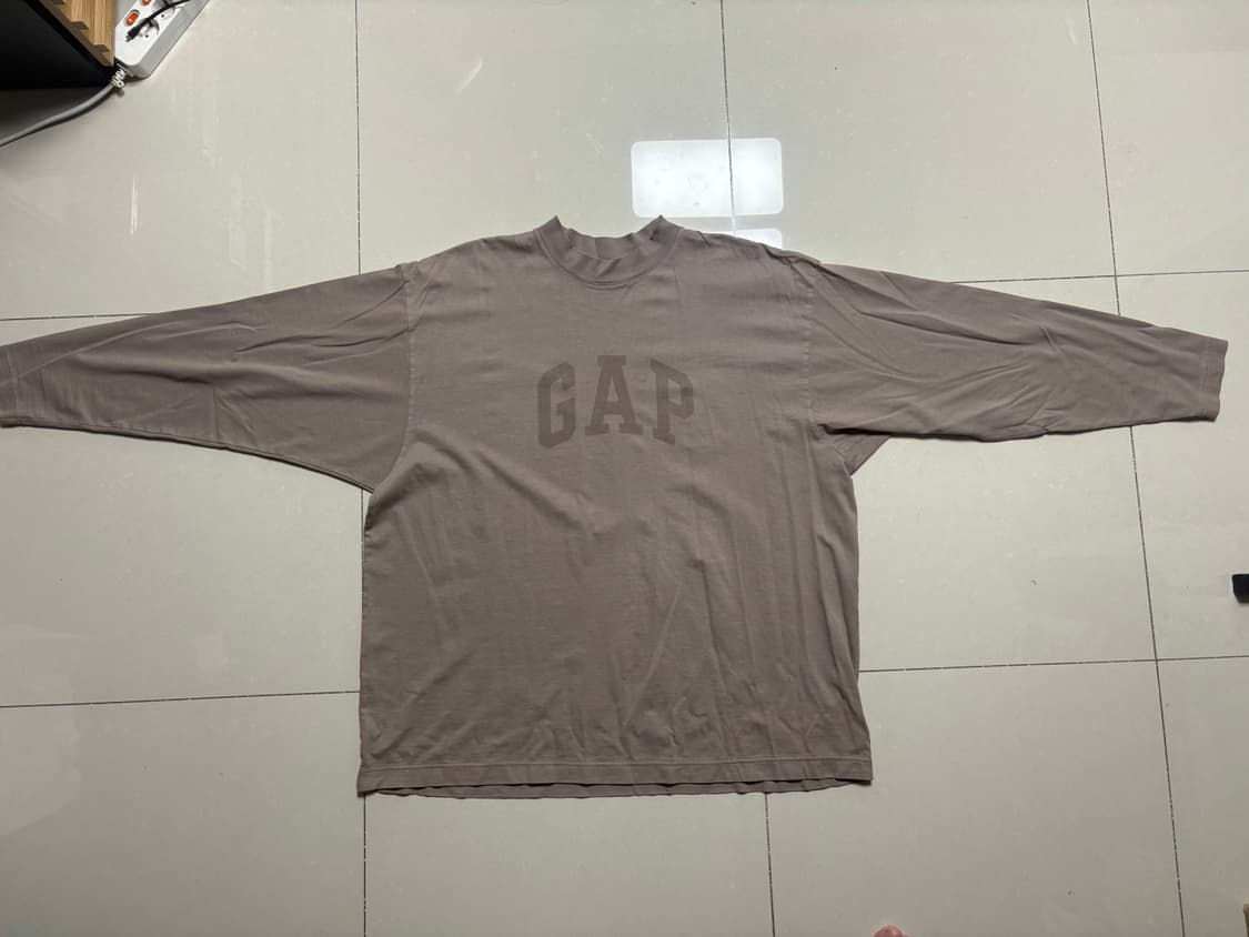 이지갭 엔지니어드 바이 발렌시아가 도브 롱 슬리브 베이지 (XL) 상품이미지1