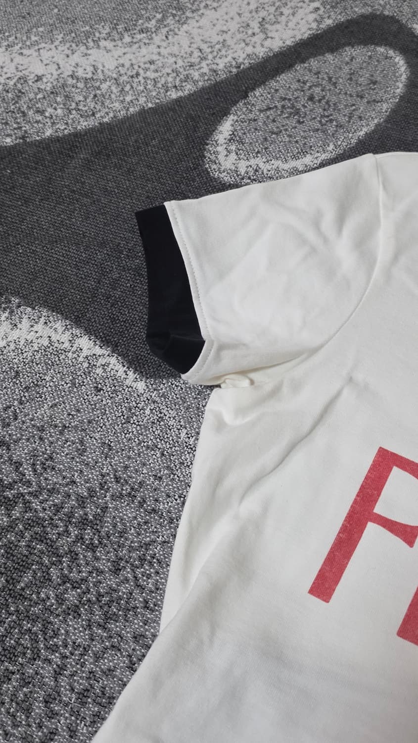 [아이돌 착용] RAIVE 레이브 백리스 De Flores 핫걸 티셔츠 상품이미지5