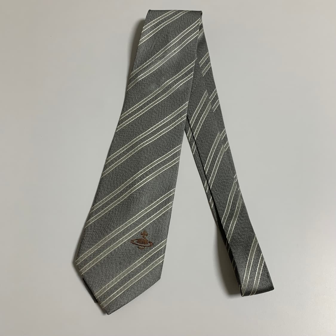 비비안웨스트우드 스트라이프 로고넥타이 명품 100실크 A+등급 8.8cm 상품이미지9