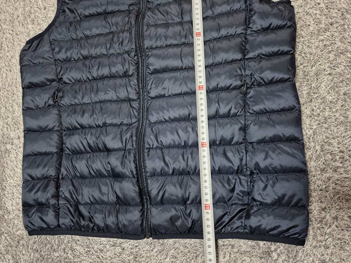 유니클로 남성 경량 다운 패딩 조끼 L 상품이미지9