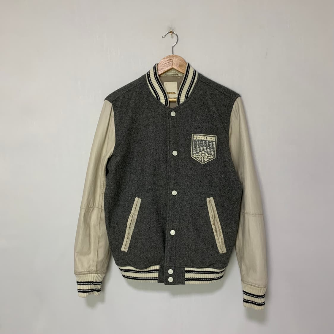 디젤 빈티지 그레이 스타디움 자켓 바시티 남녀공용 상품이미지1
